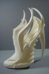 Exoskeleton-3D-printed-shoes-alien-look-1