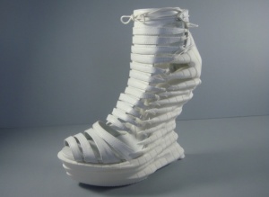 Exoskeleton-3D-printed-shoes-alien-look-5